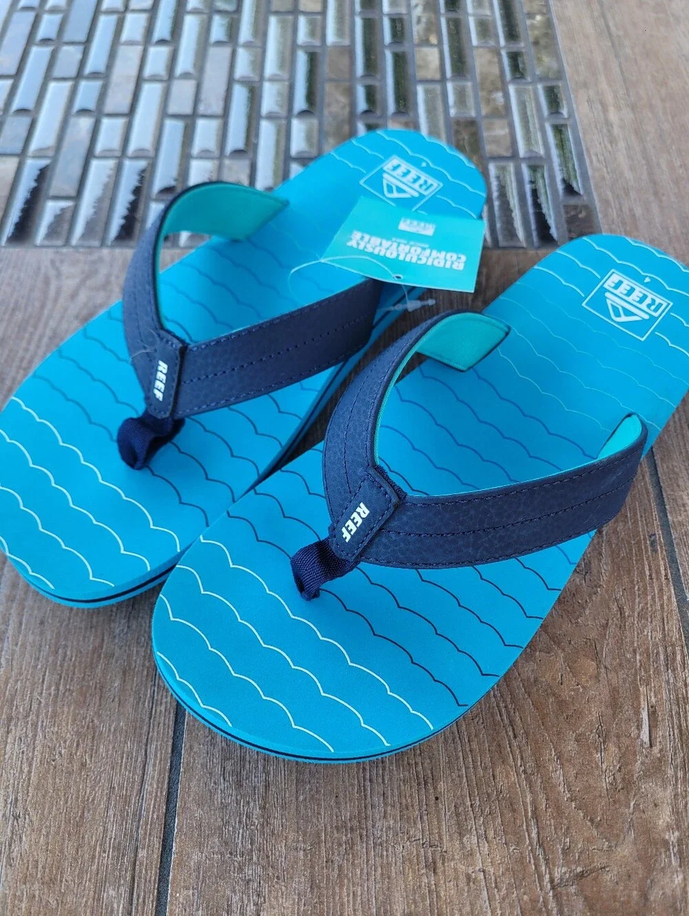 Reef Blue Wave Print Flip Flops Big Kids 4 NWT